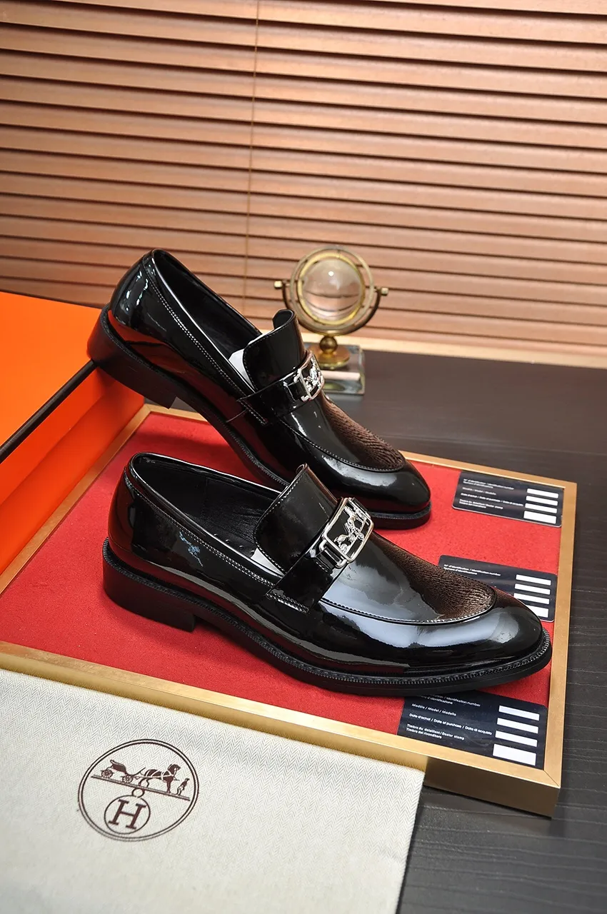 Men's shoes💰480💶[HERMES] (sheepskin lining)🍀Italian top luxury🍀He does not pursue novel styles and gorgeous colors, but attracts the favor of successful men with his flawless, elegant and classic style! This very, very comfortable, simple and stable style makes it easy to match any style! The pattern is absolutely 1:1 refined from the original case, and we strive for excellence in materials, imported cowhide + cowhide lining💪💪💪extraordinary texture👍! .Black brown code number: 38 to 45 (45 customized)
